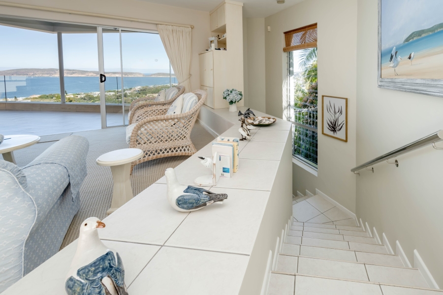 5 Bedroom Property for Sale in Signal Hill Western Cape